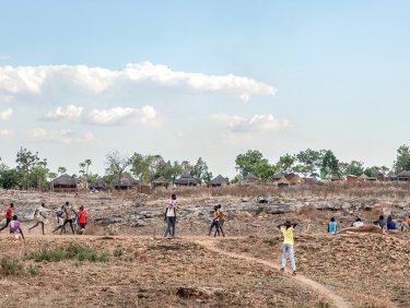 Panorama-Aufnahme von Menschen in Uganda